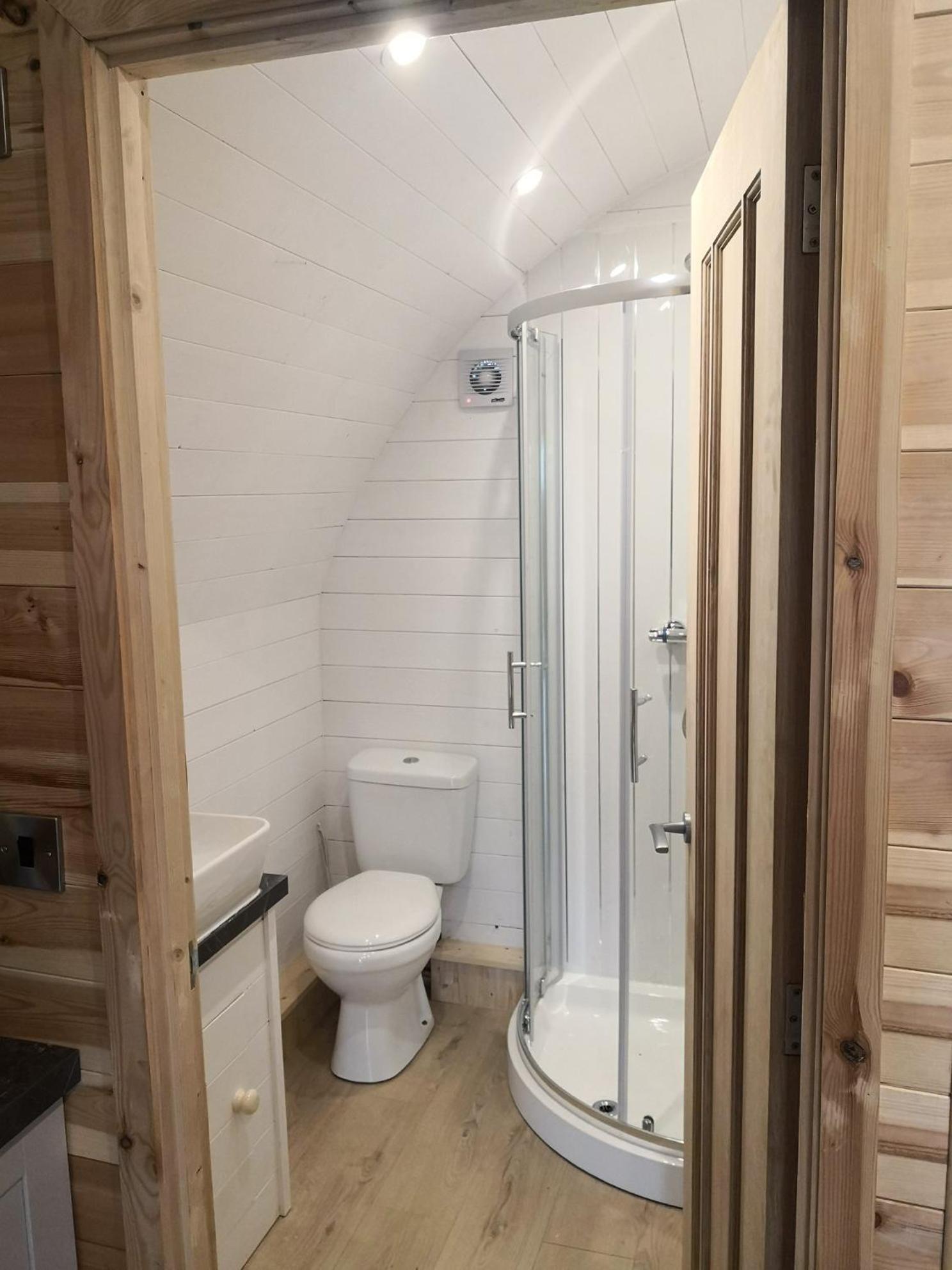 Pond View Pod 1 With Outdoor Hot Tub - Fife - Loch Leven - Lomond Hills Villa Kelty Ngoại thất bức ảnh
